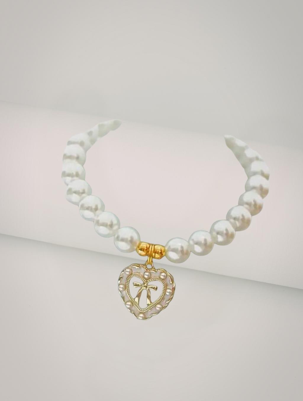 Collar de perlas dije en corazón dorado con perlas
